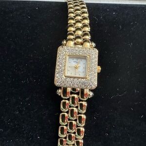 Vintage Suzanne Somers Gold w/Crystal Surrounded Square Face Watch